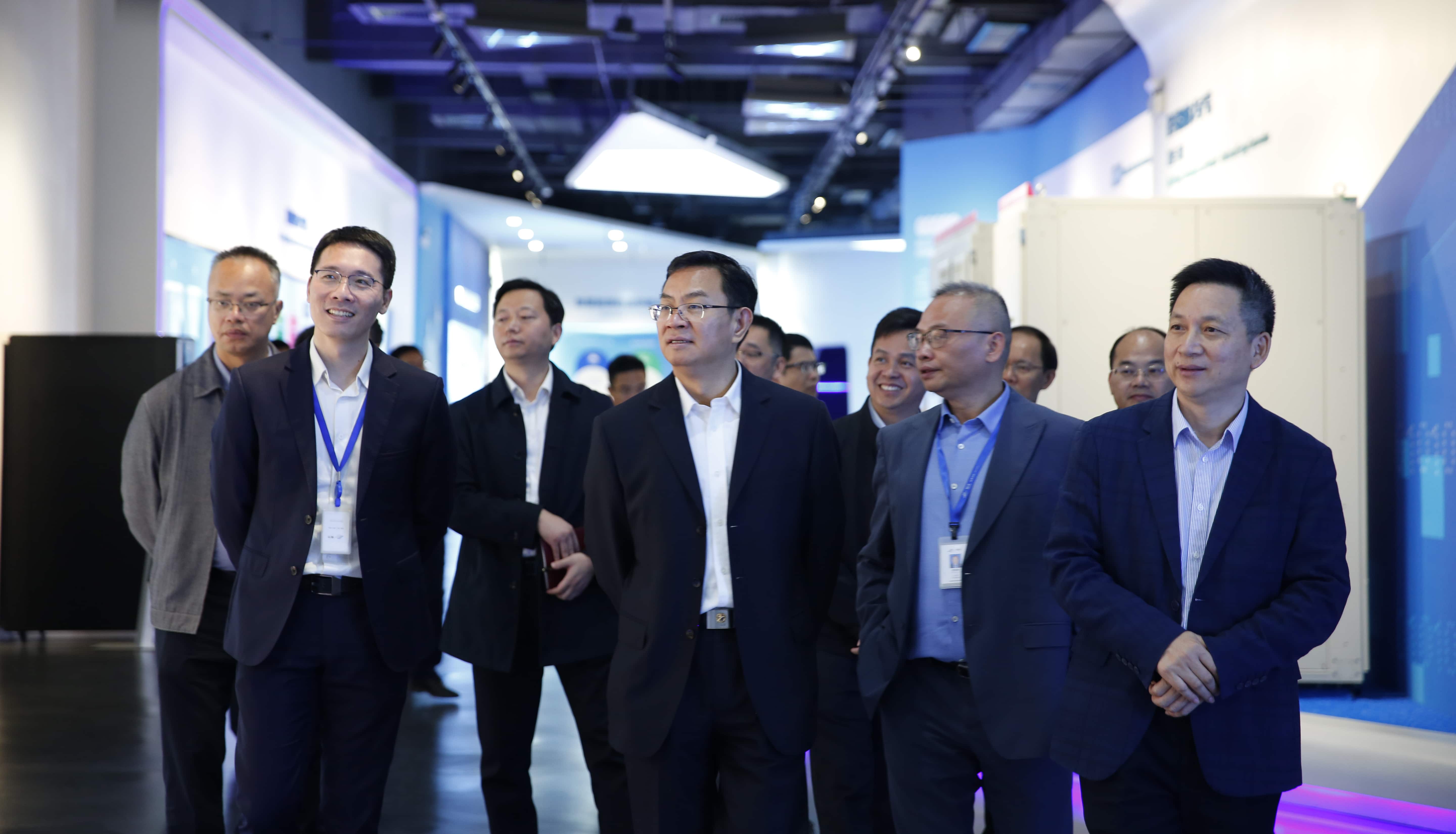 茂名市市长王雄飞率队莅临bifa88官网电气考察，共商产业合作新机遇